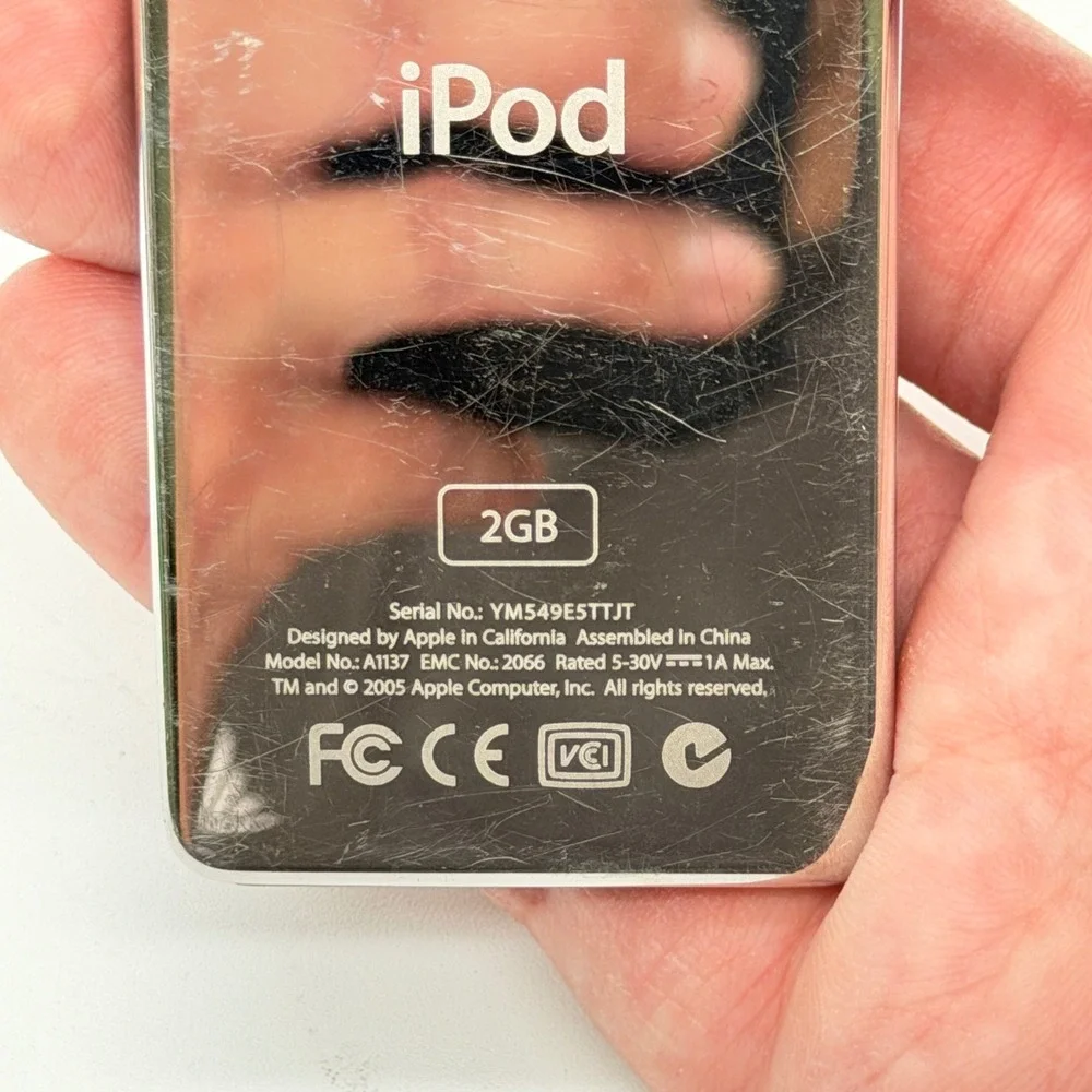 Apple iPod Nano 1st Generation Black 2GB Model MA099LL A1137 Needs Battery
